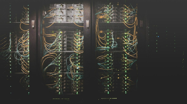Foto realista de racks de servidores en data center